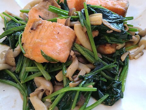 鮭とほうれん草のバターソテー